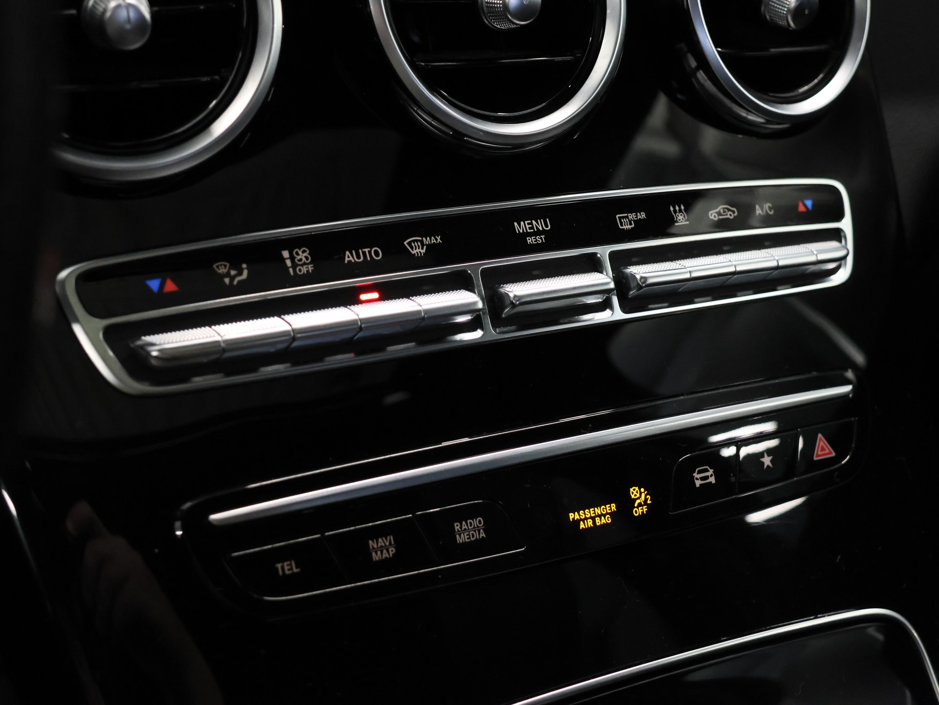 MERCEDES-BENZ GLC Coupé 300 e AMG Line 9G-Tronic *Pano* *360° Kamera* *Burmester*-image-27