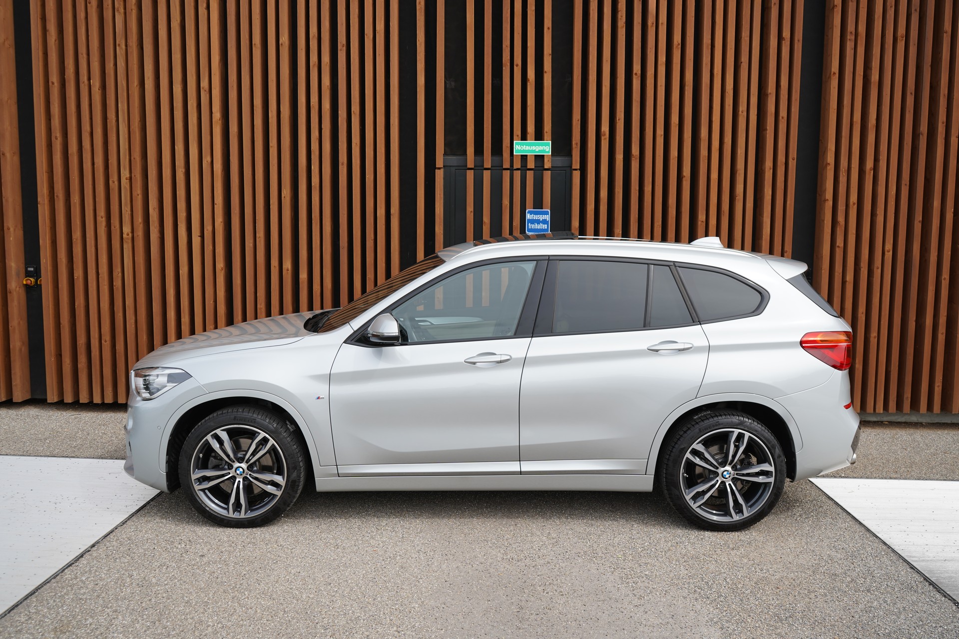 BMW X1 xDRIVE 25i M SPORT STEPTRONIC l 231 PS-image-3
