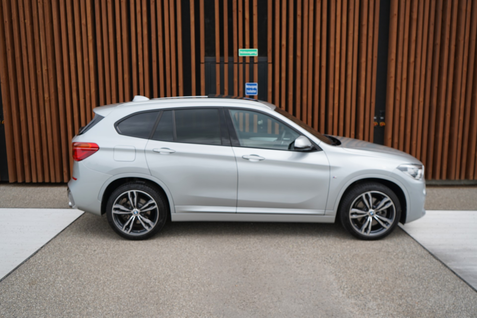 BMW X1 xDRIVE 25i M SPORT STEPTRONIC l 231 PS-image-2