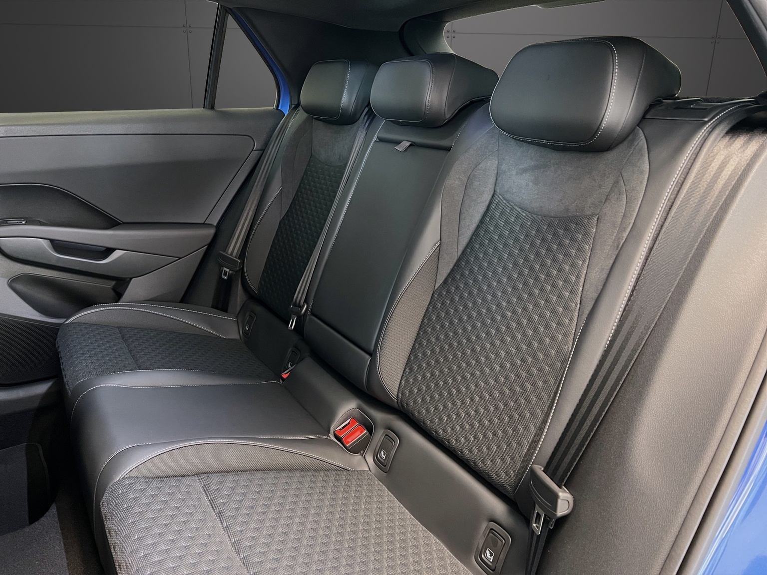 VW T-Roc 1.5 eTSI mHEV R-Line DSG-image-8