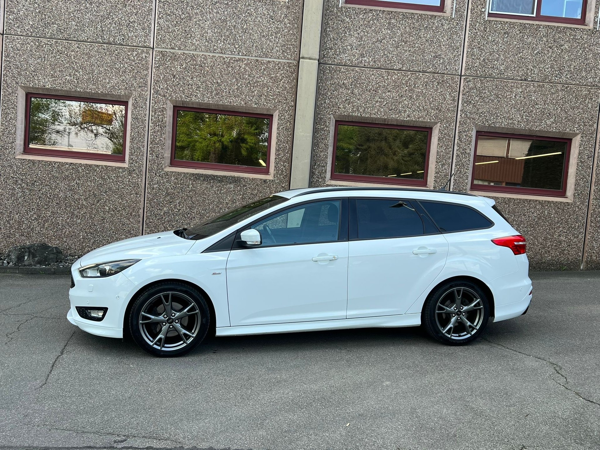 FORD Focus 1.5 SCTi ST Line Automatic-showroom-element-3