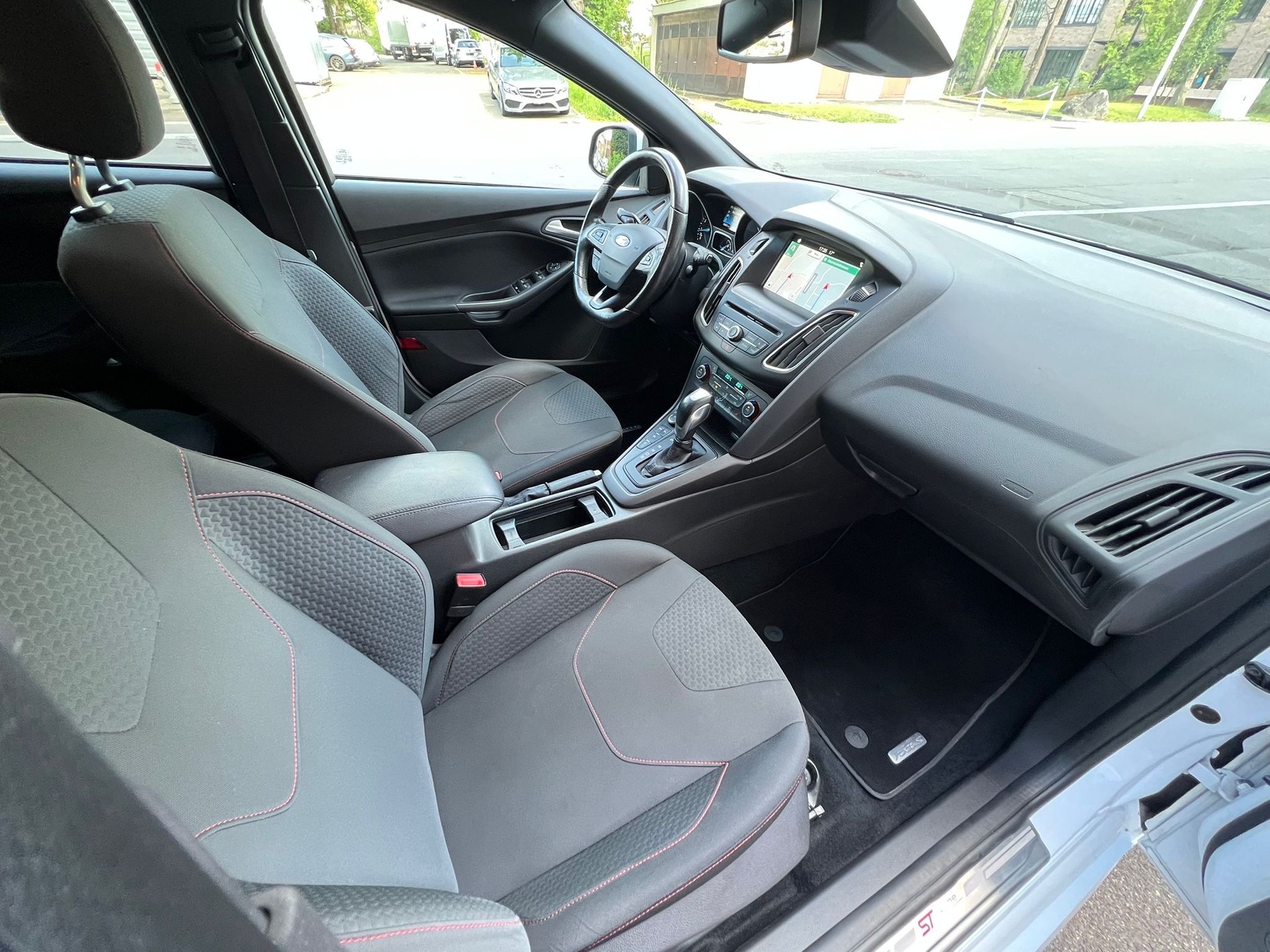 FORD Focus 1.5 SCTi ST Line Automatic-image-11