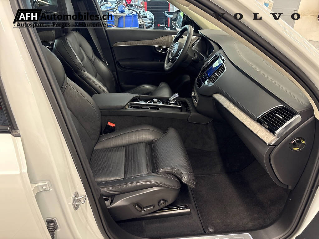 VOLVO XC90 T8 eAWD Ultim Dark-image-11