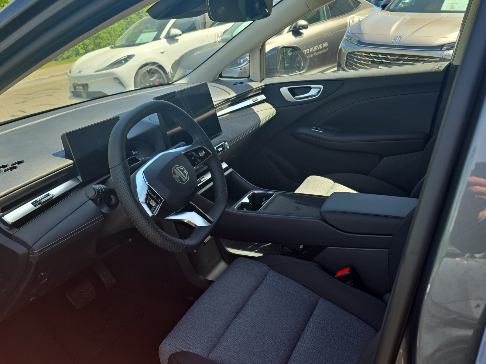 MG 4 Urban 54kWh Premium-showroom-element-3