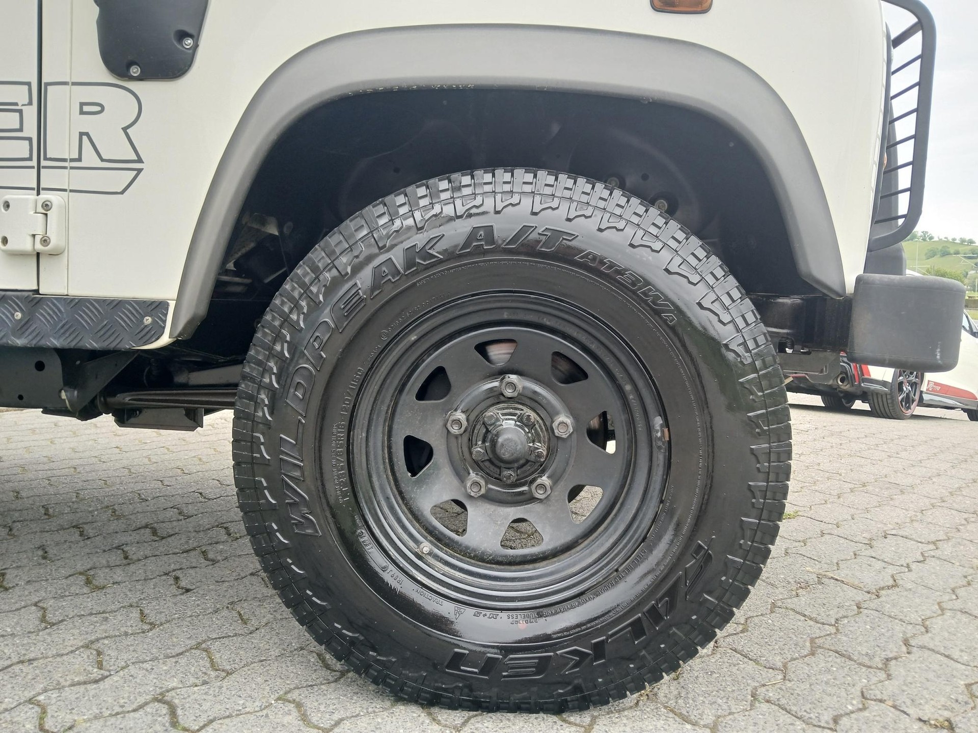LAND ROVER Defender 90 2.4 Tdi SW-image-14