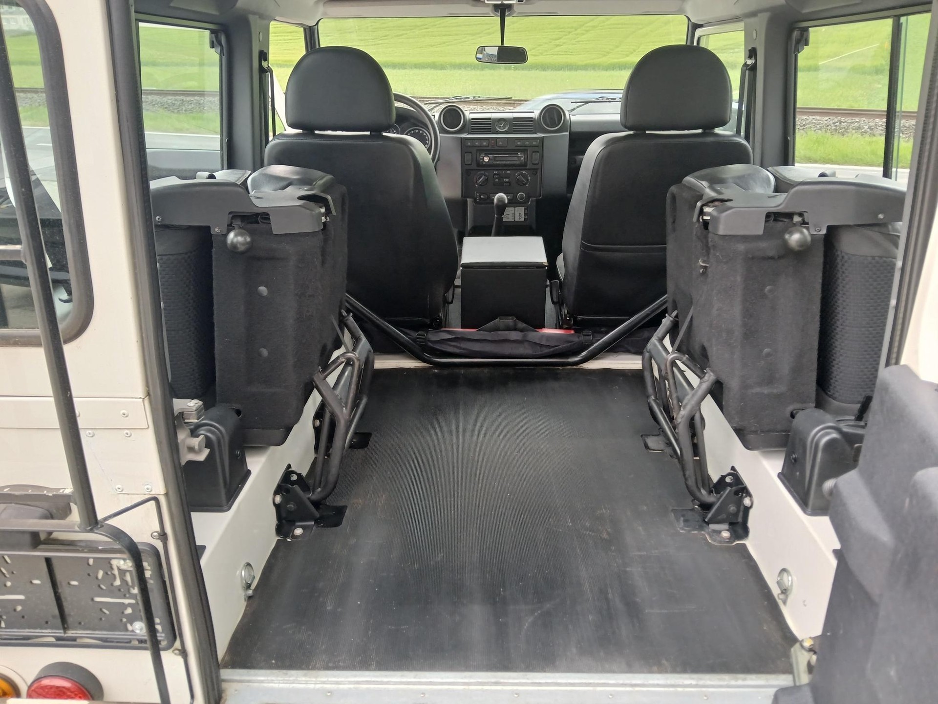 LAND ROVER Defender 90 2.4 Tdi SW-image-9