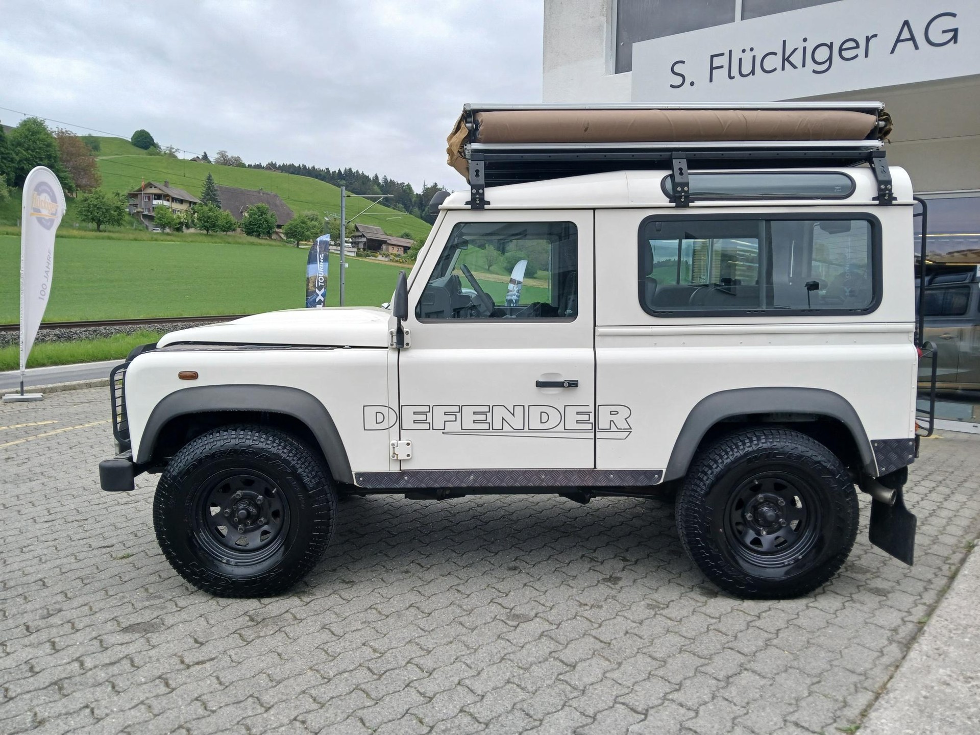 LAND ROVER Defender 90 2.4 Tdi SW-image-1