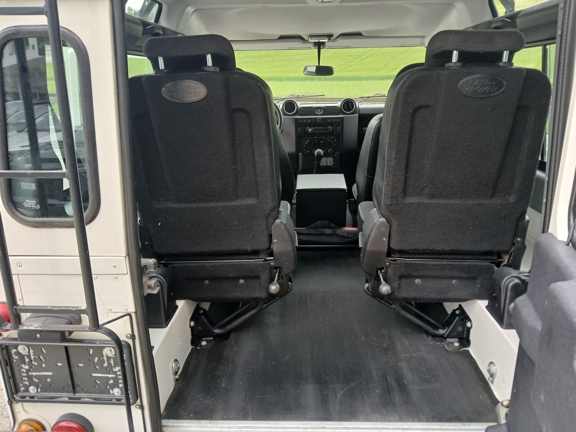 LAND ROVER Defender 90 2.4 Tdi SW-image-10