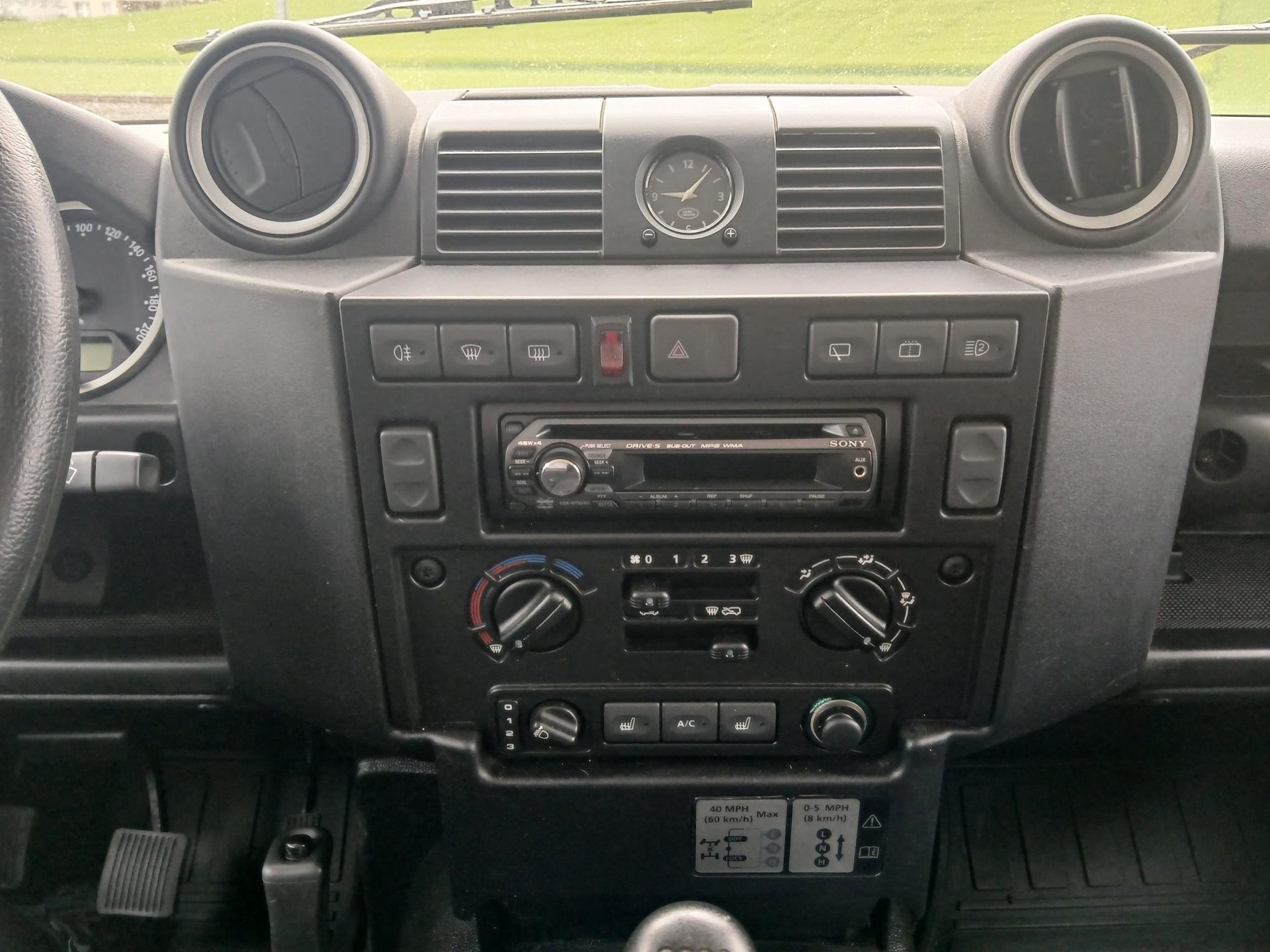 LAND ROVER Defender 90 2.4 Tdi SW-image-12