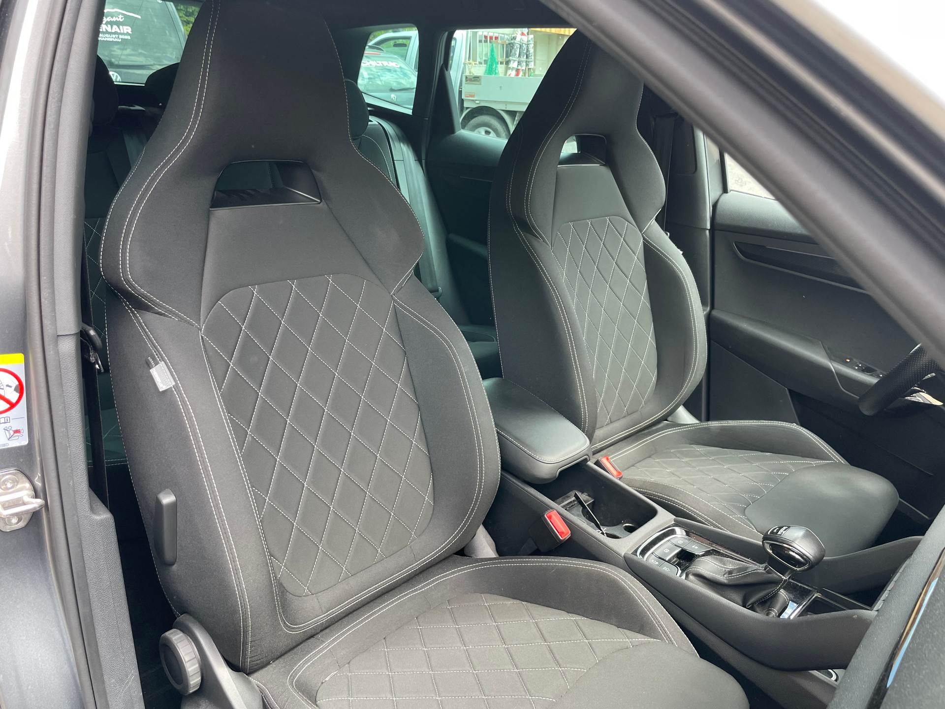 SKODA Karoq 2.0 TDI CR Sport Line 4x4 DSG-image-8