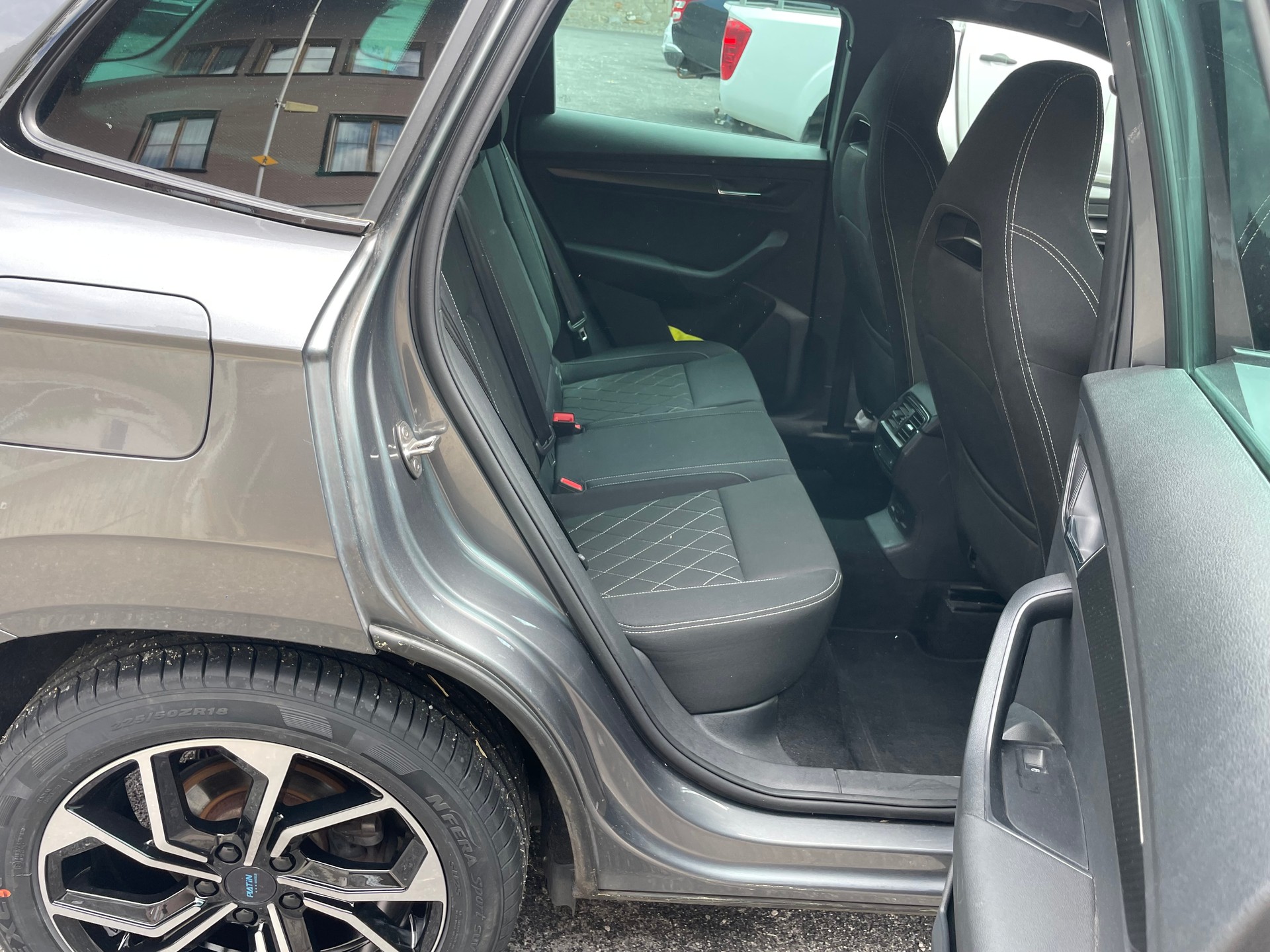 SKODA Karoq 2.0 TDI CR Sport Line 4x4 DSG-image-6