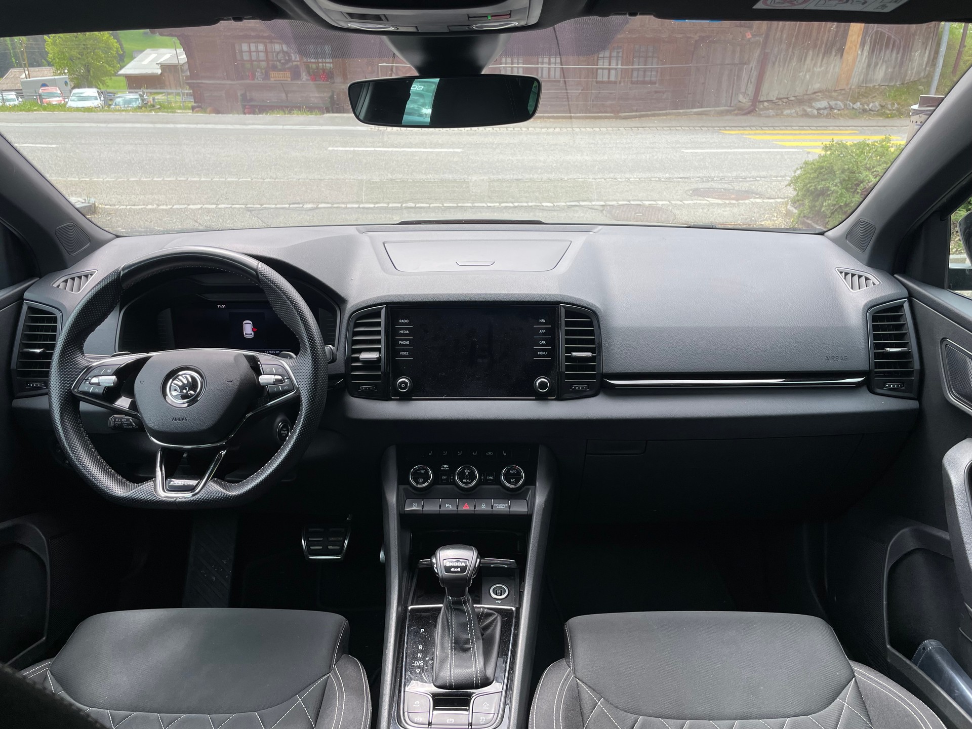 SKODA Karoq 2.0 TDI CR Sport Line 4x4 DSG-image-7