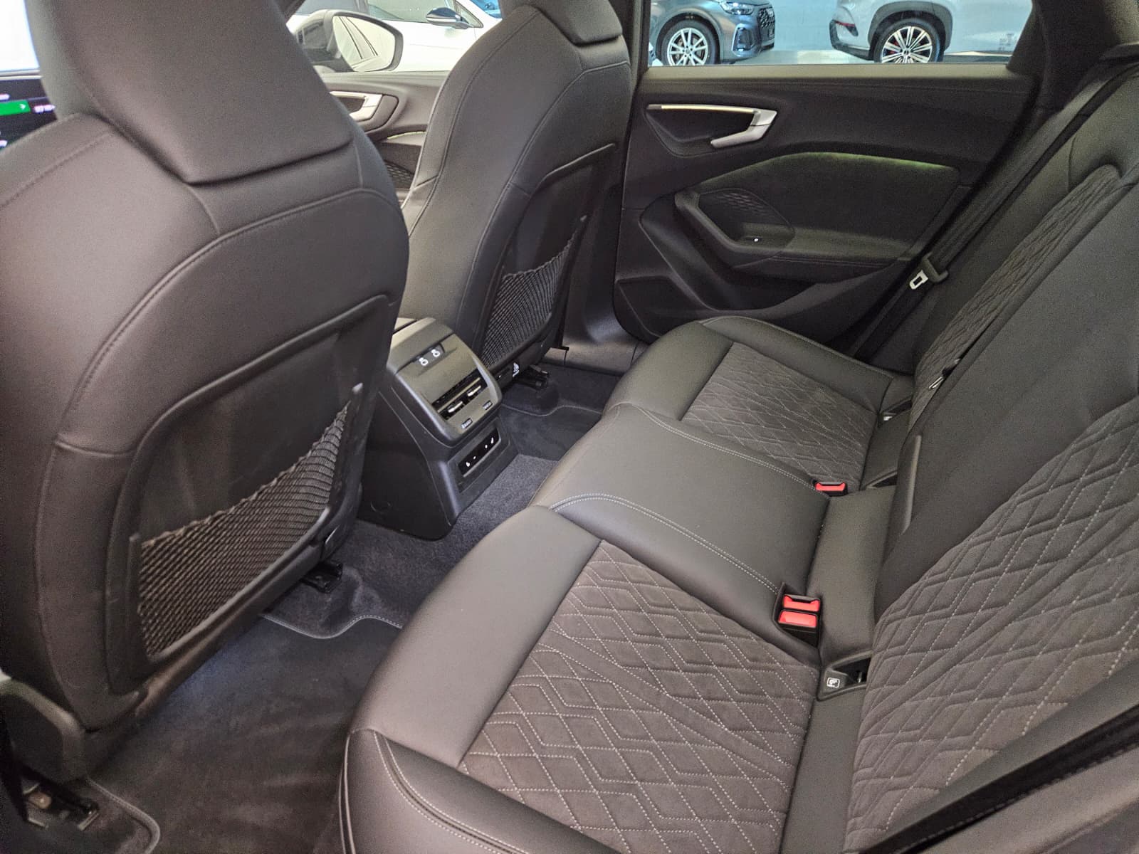 AUDI A5 Avant e-hybrid quattro Attraction 220 kW S tronic-image-12