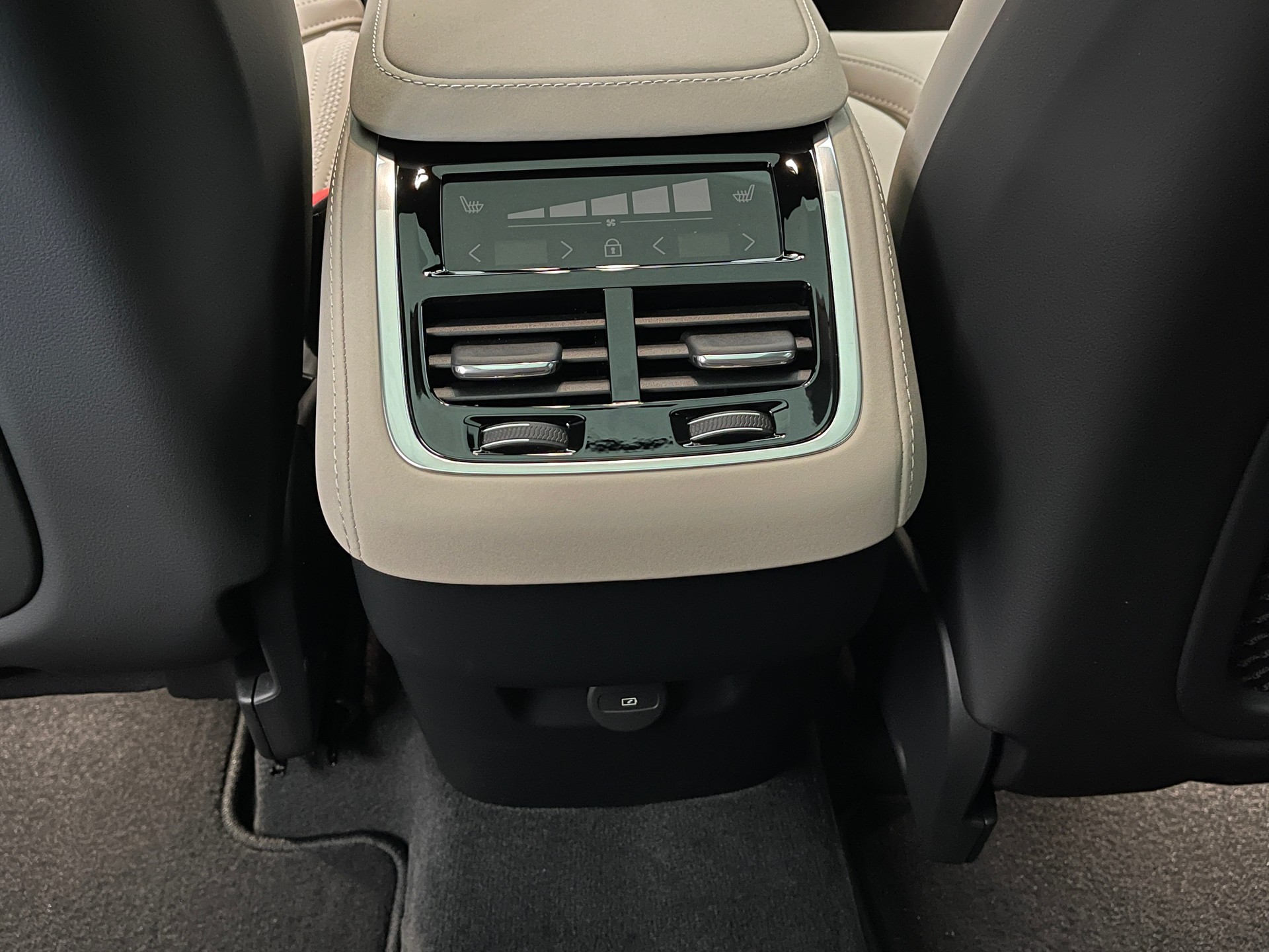 VOLVO XC90 2.0 B5 MH Ultra Bright AWD-image-10
