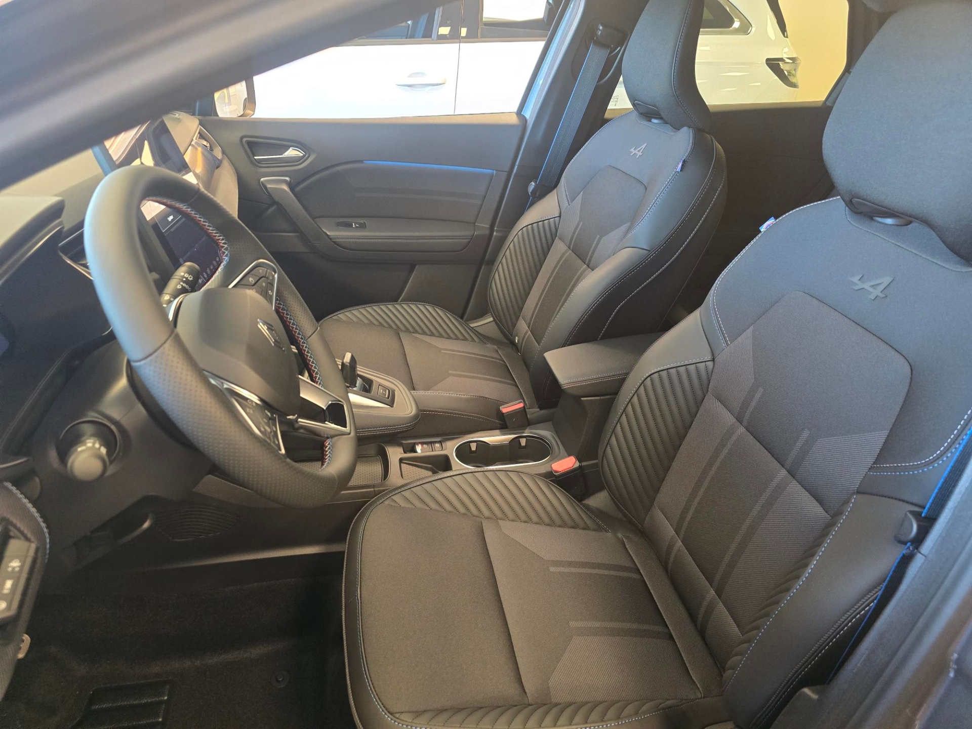 RENAULT CAPTUR FULL HYBRID E-TECH-image-8