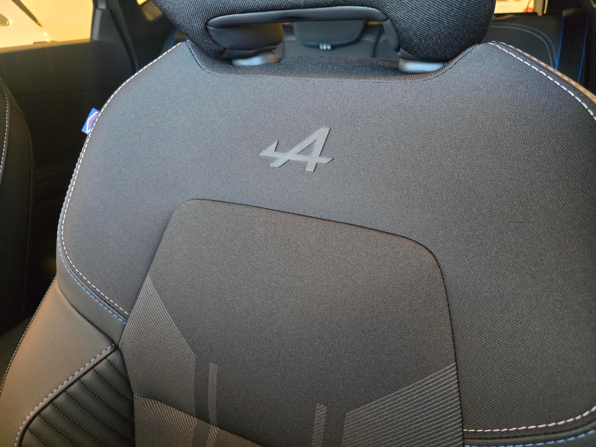 RENAULT CAPTUR FULL HYBRID E-TECH-image-9