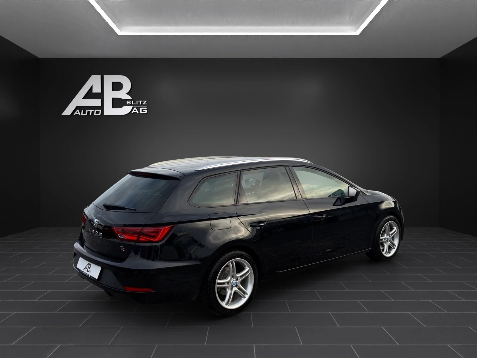 SEAT Leon ST 2.0 TSI FR DSG-image-4