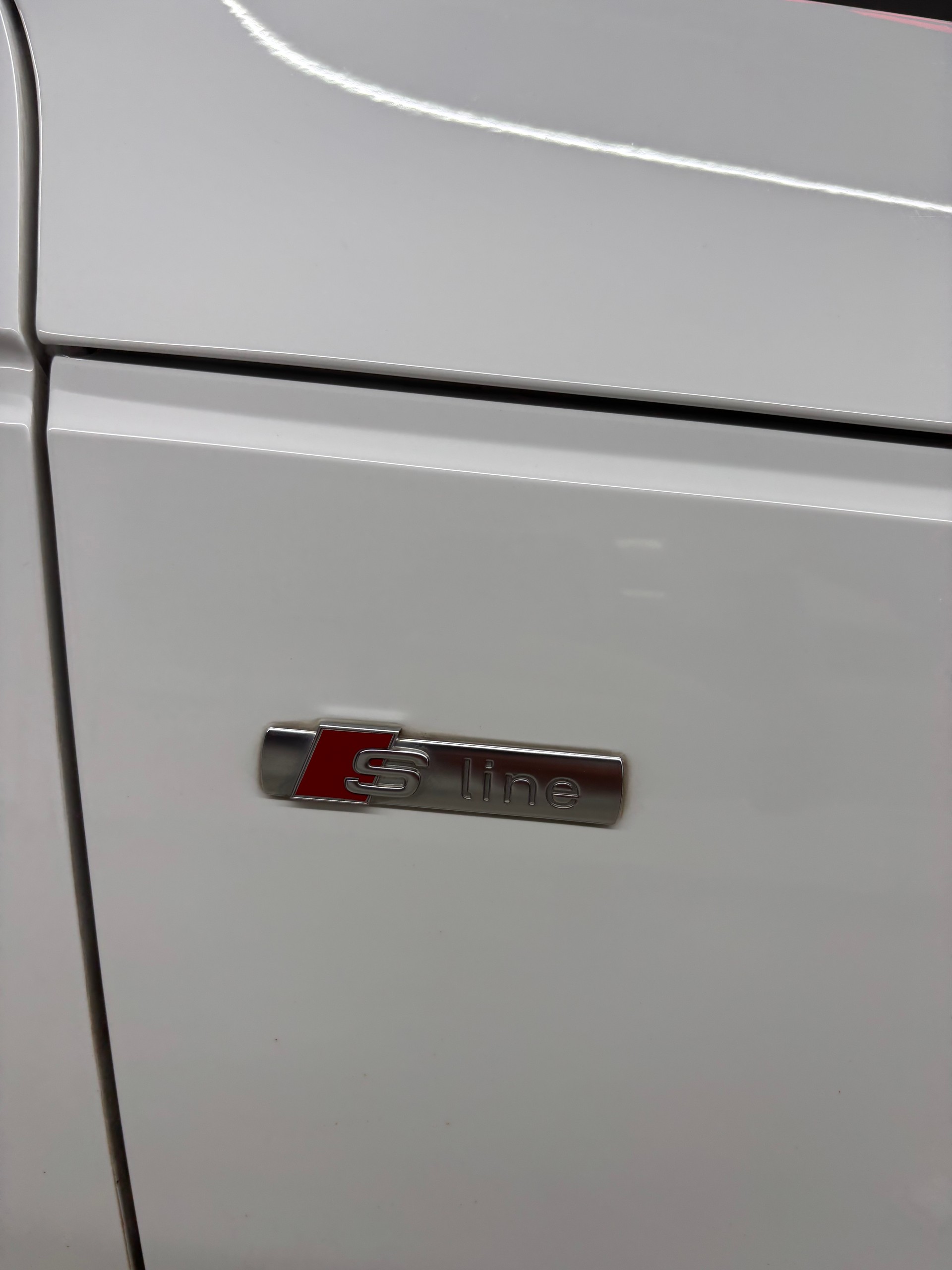 AUDI A4 Avant 2.0 TFSI Ultra Sport S-tronic S Line-image-6