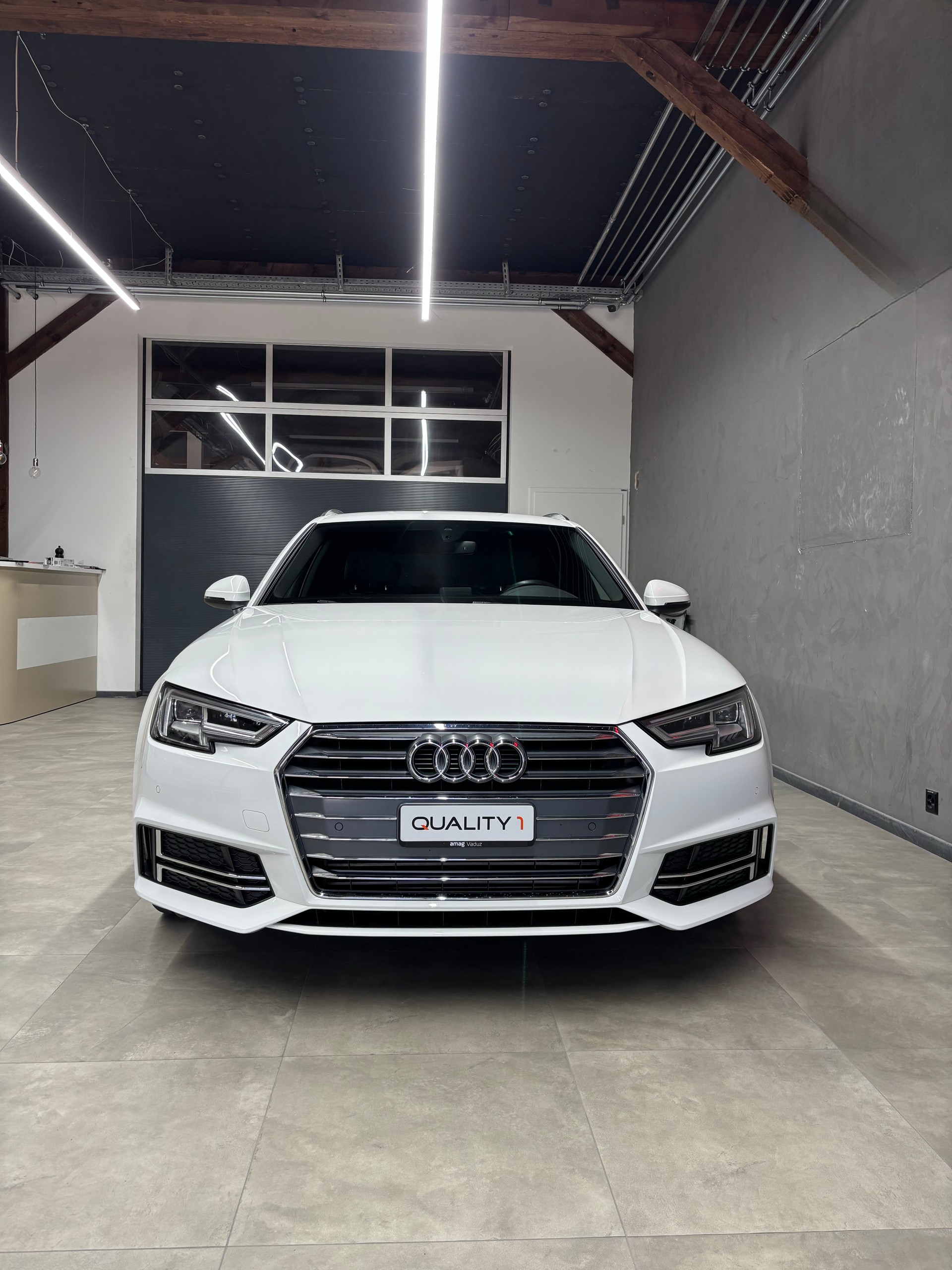 AUDI A4 Avant 2.0 TFSI Ultra Sport S-tronic S Line-image-1