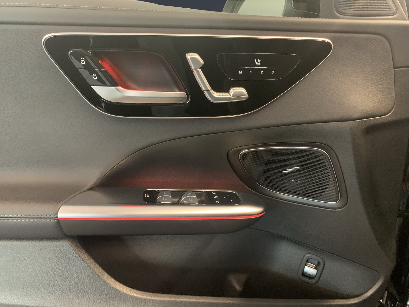 MERCEDES-BENZ C 300 T 4 Matic AMG Line-image-8