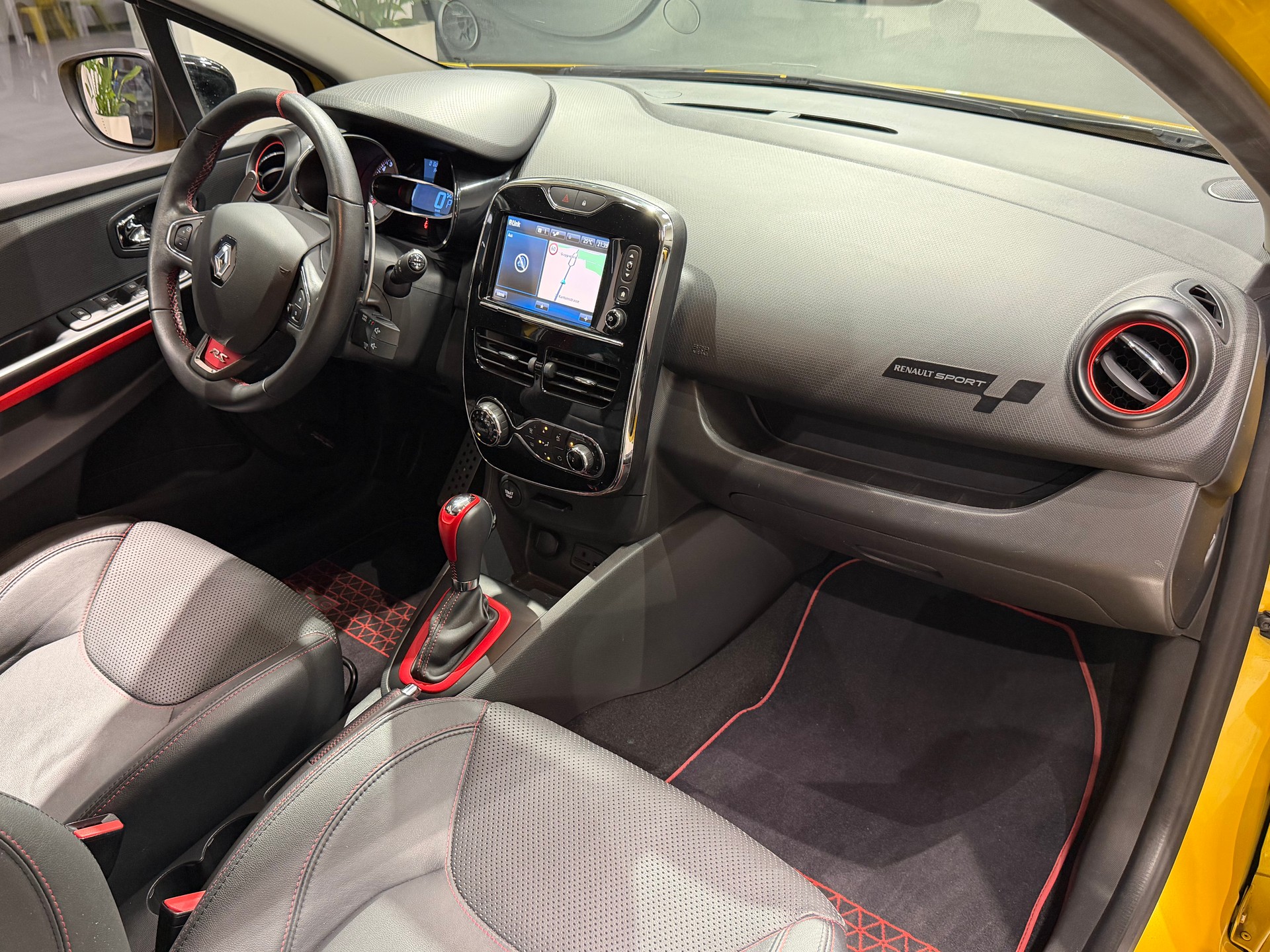 RENAULT Clio 1.6 T RS 200 EDC-image-14