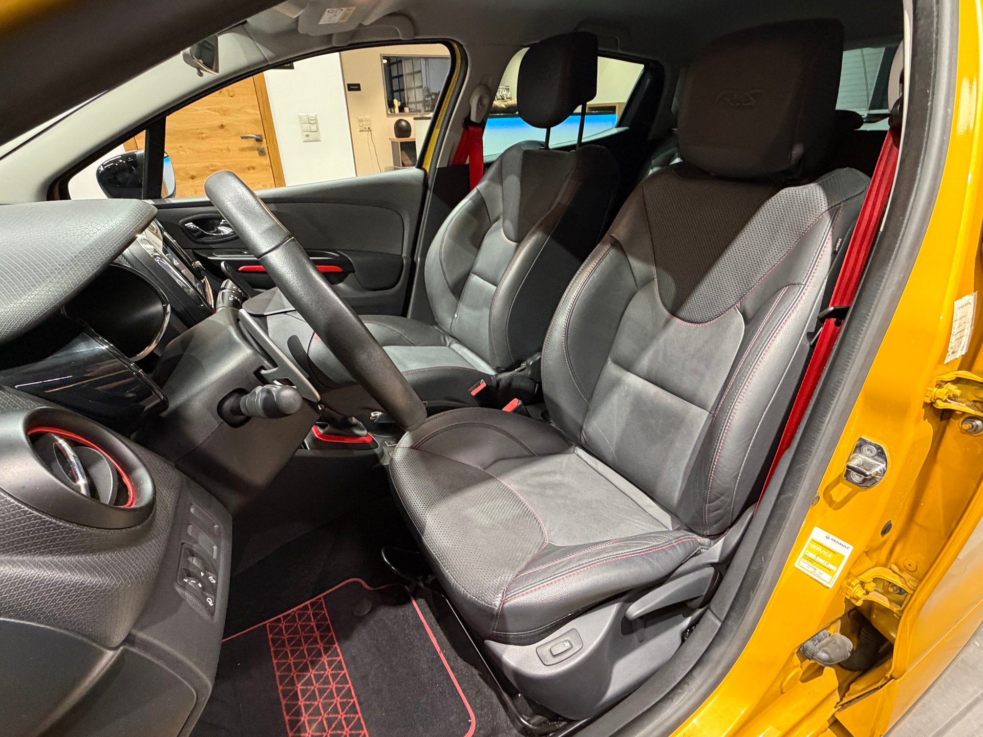 RENAULT Clio 1.6 T RS 200 EDC-image-13