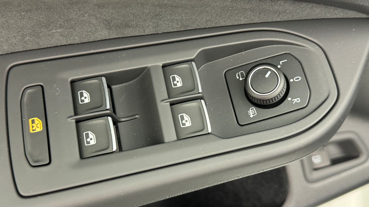 VW Golf VIII 1.5 TSI PHEV Limited-image-8