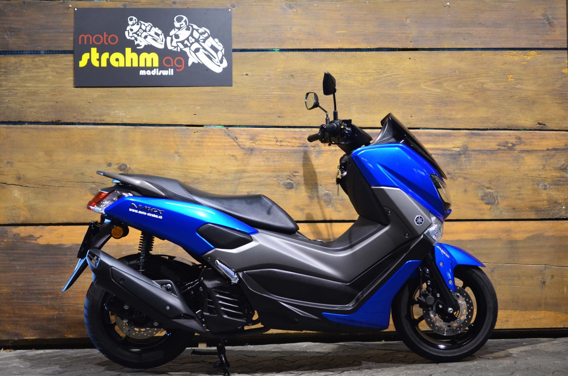 YAMAHA GPD 125 NMAX ABS-showroom-element-1