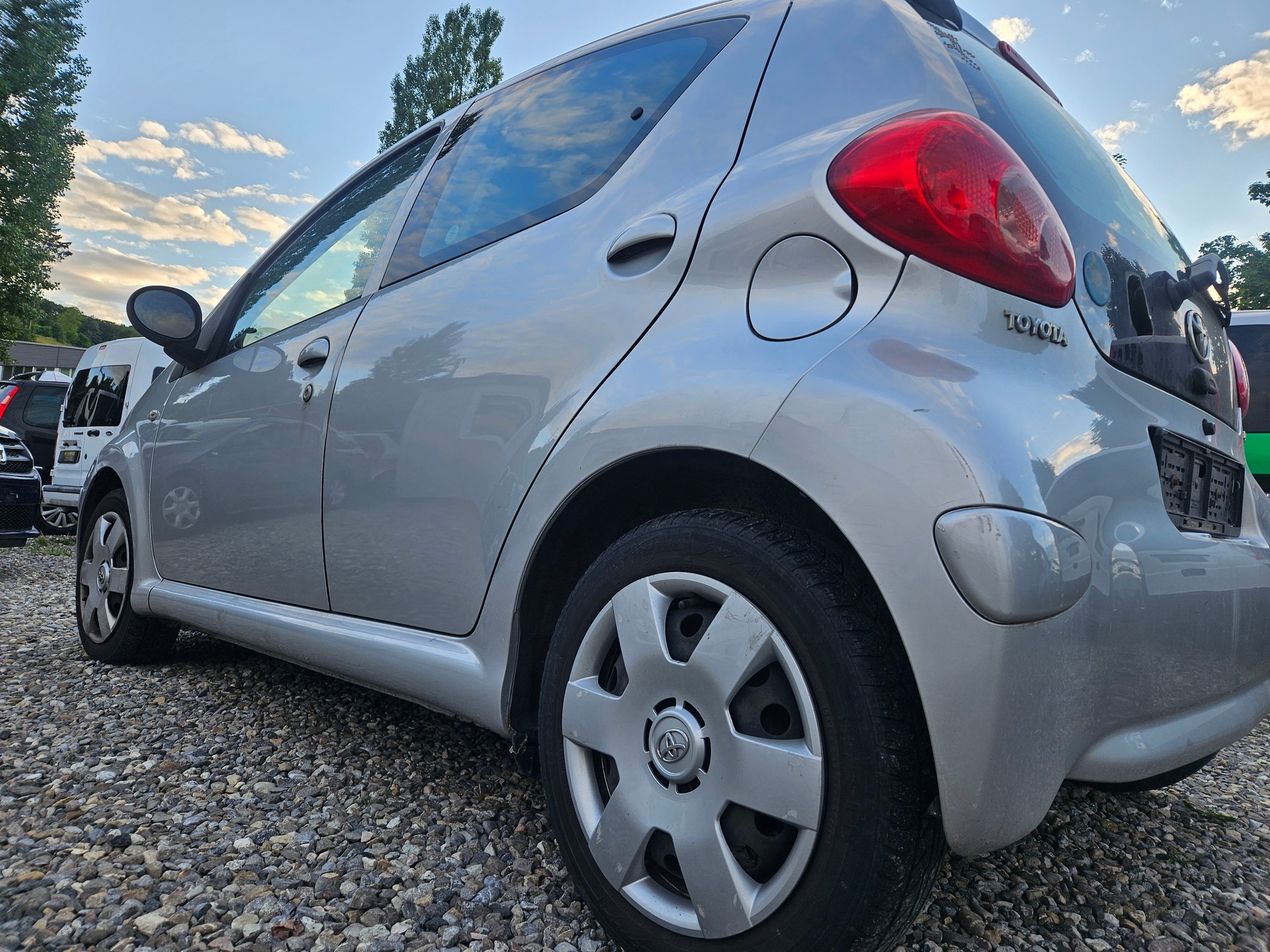 TOYOTA Aygo 1.0 Linea Luna Cool-image-3