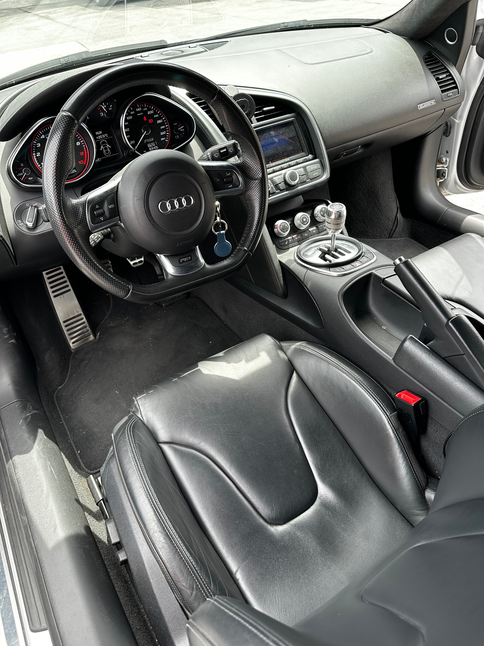 AUDI 5.2 FSI V10 quattro-image-4