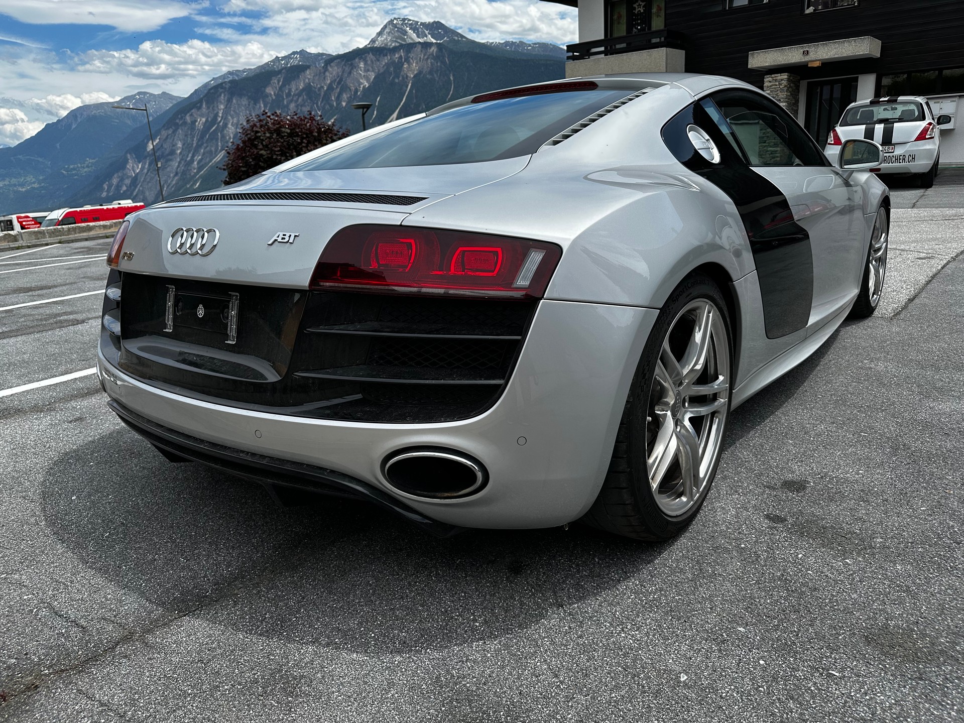 AUDI 5.2 FSI V10 quattro-image-2