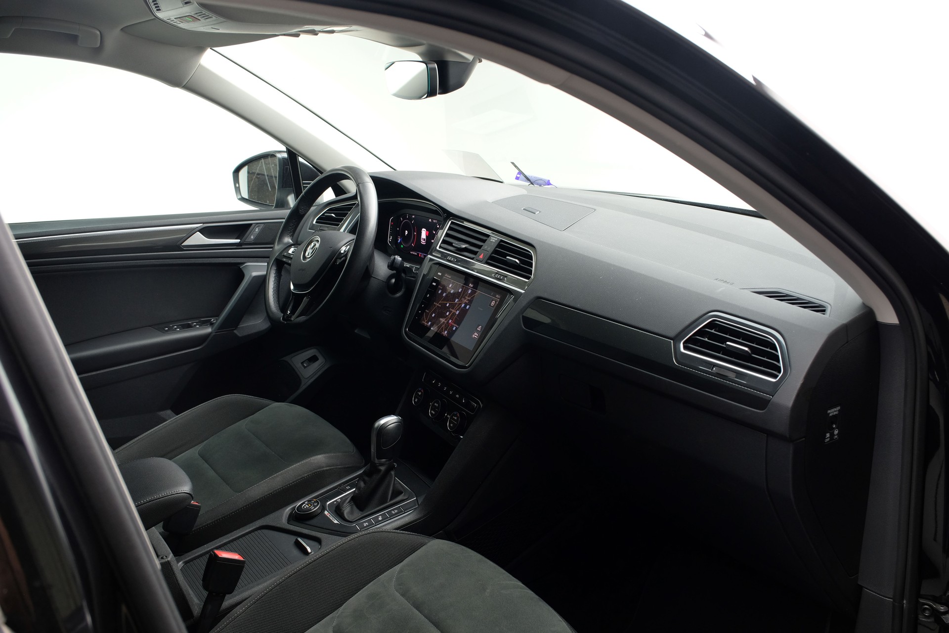 VW Tiguan 2.0 TDI SCR Highline 4Motion DSG-image-6