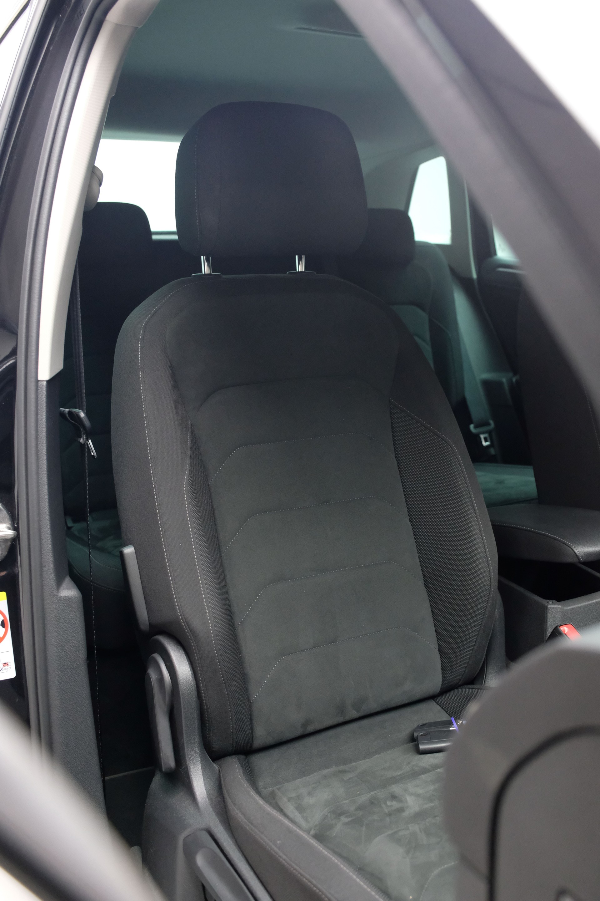 VW Tiguan 2.0 TDI SCR Highline 4Motion DSG-image-9