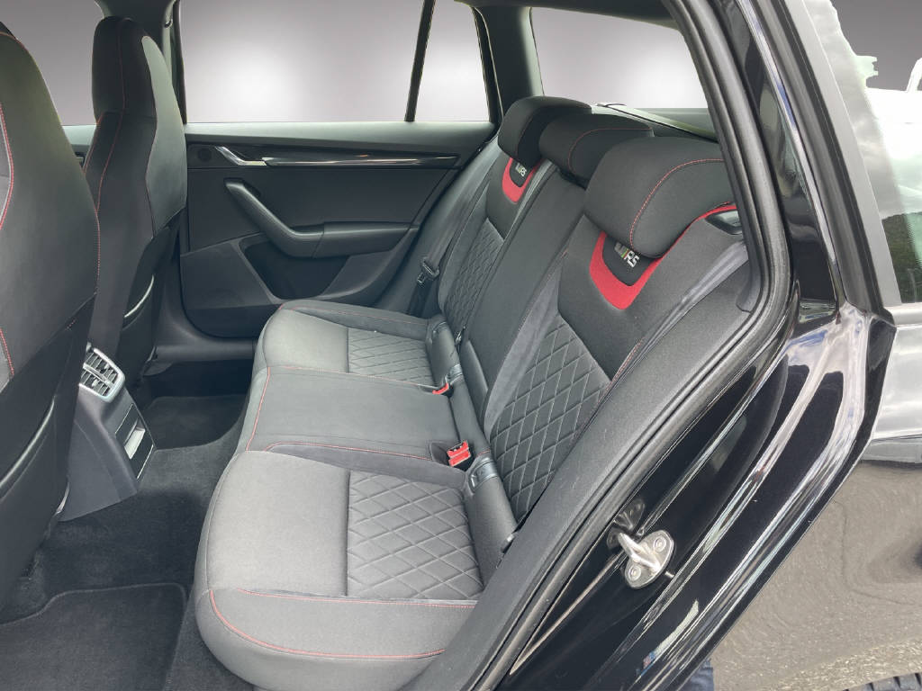 SKODA Octavia Combi 2.0 TDI 184 RS Prag 4x4 DSG-image-10