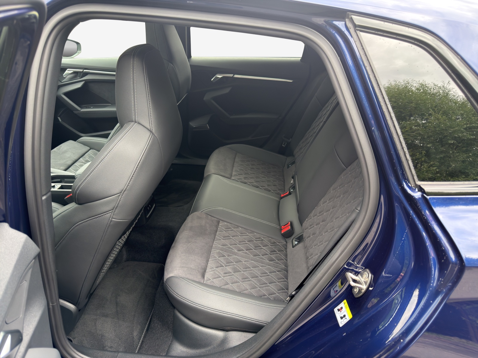 AUDI A3 Sportback 35 TFSI S line Attraction S-tronic-image-11