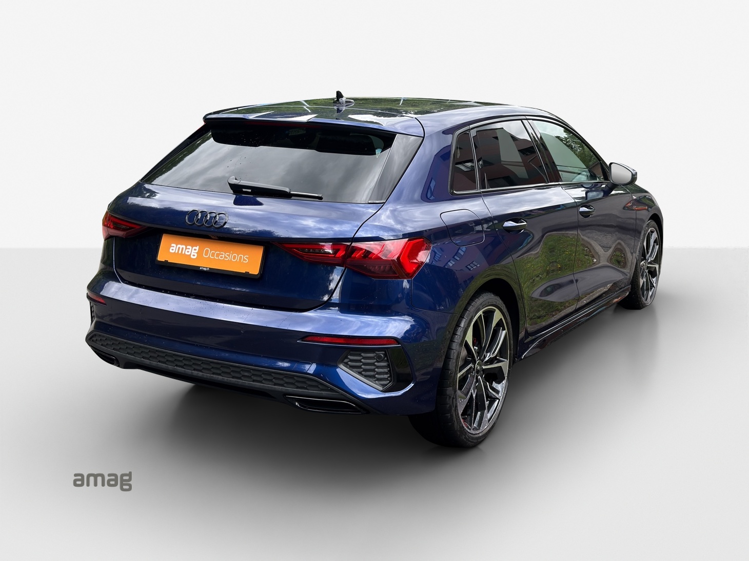 AUDI A3 Sportback 35 TFSI S line Attraction S-tronic-image-4