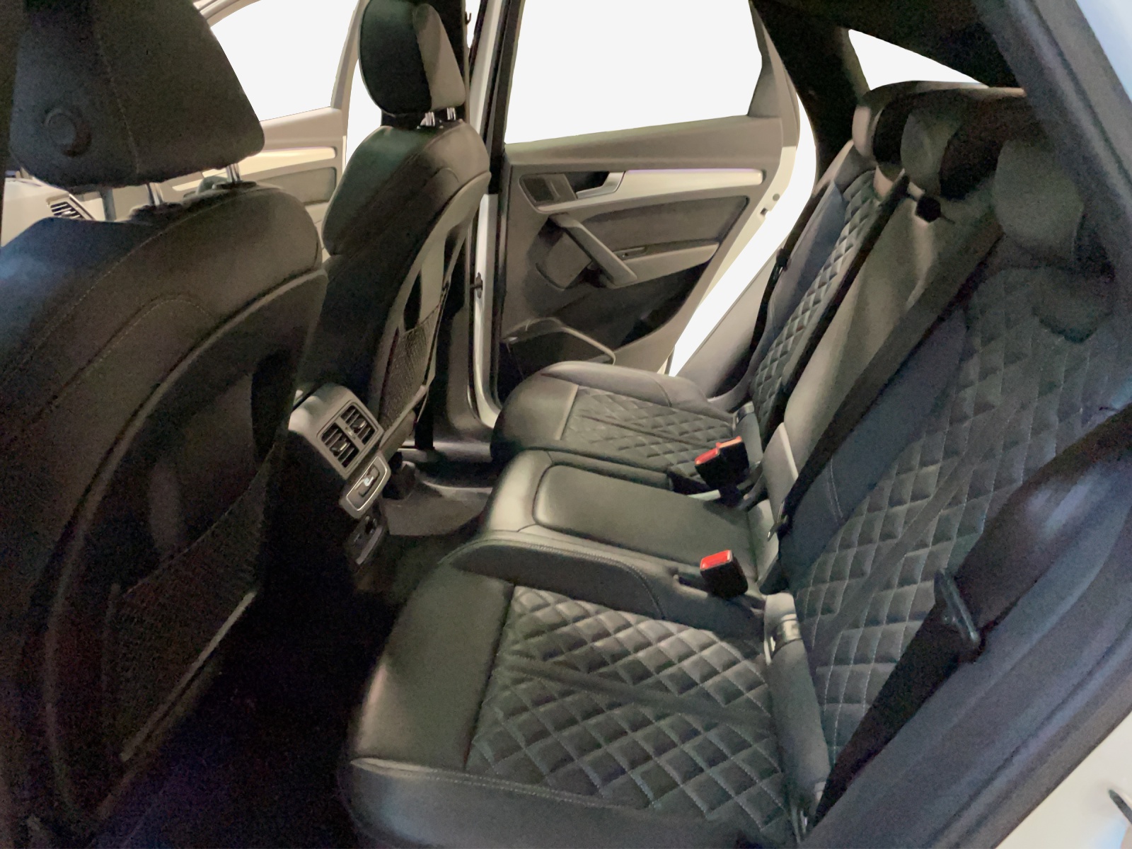 AUDI Q5 Sportback 40 TDI Blackedition quattro S-tronic-image-11
