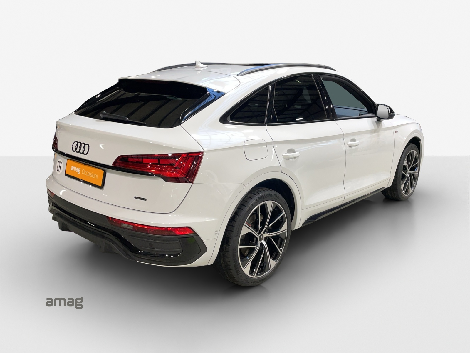 AUDI Q5 Sportback 40 TDI Blackedition quattro S-tronic-image-4
