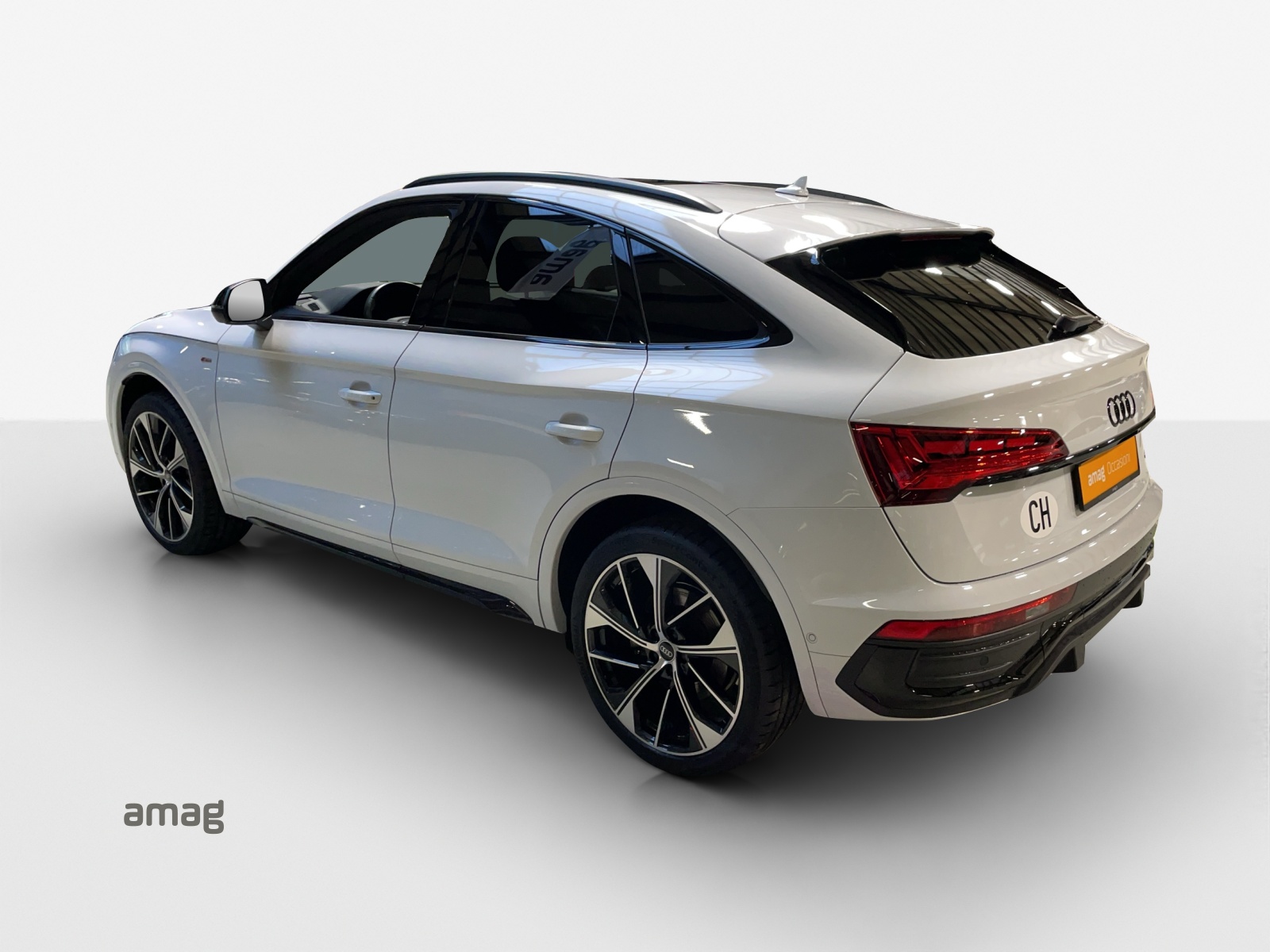 AUDI Q5 Sportback 40 TDI Blackedition quattro S-tronic-image-2