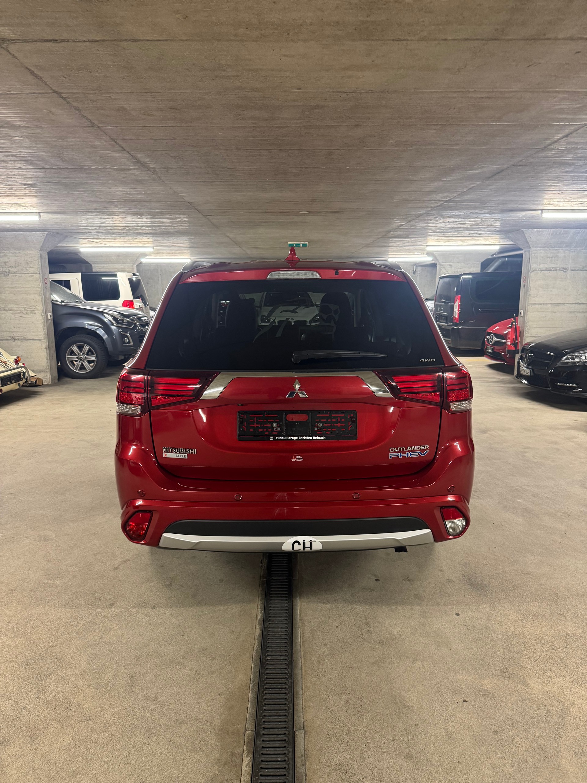 MITSUBISHI Outlander 2.0 PHEV Style 4WD Automatic-image-5