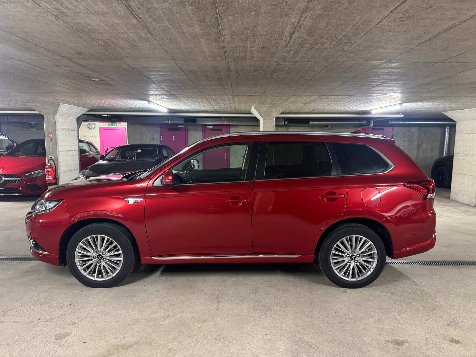 MITSUBISHI Outlander 2.0 PHEV Style 4WD Automatic-image-3
