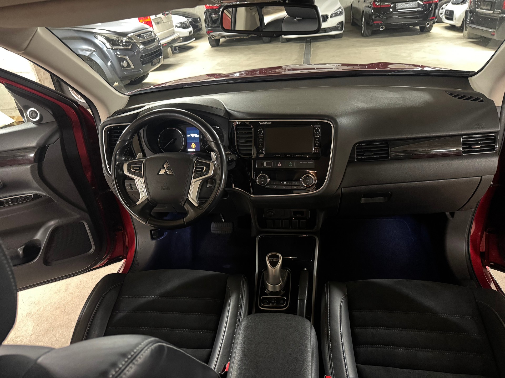 MITSUBISHI Outlander 2.0 PHEV Style 4WD Automatic-image-11