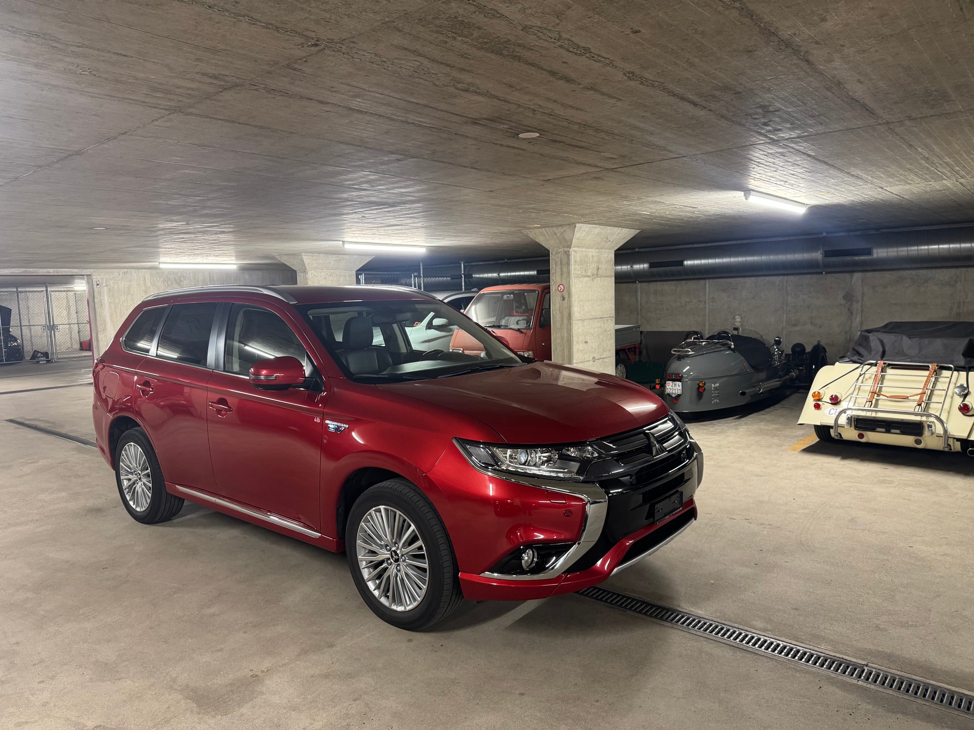 MITSUBISHI Outlander 2.0 PHEV Style 4WD Automatic-image-0