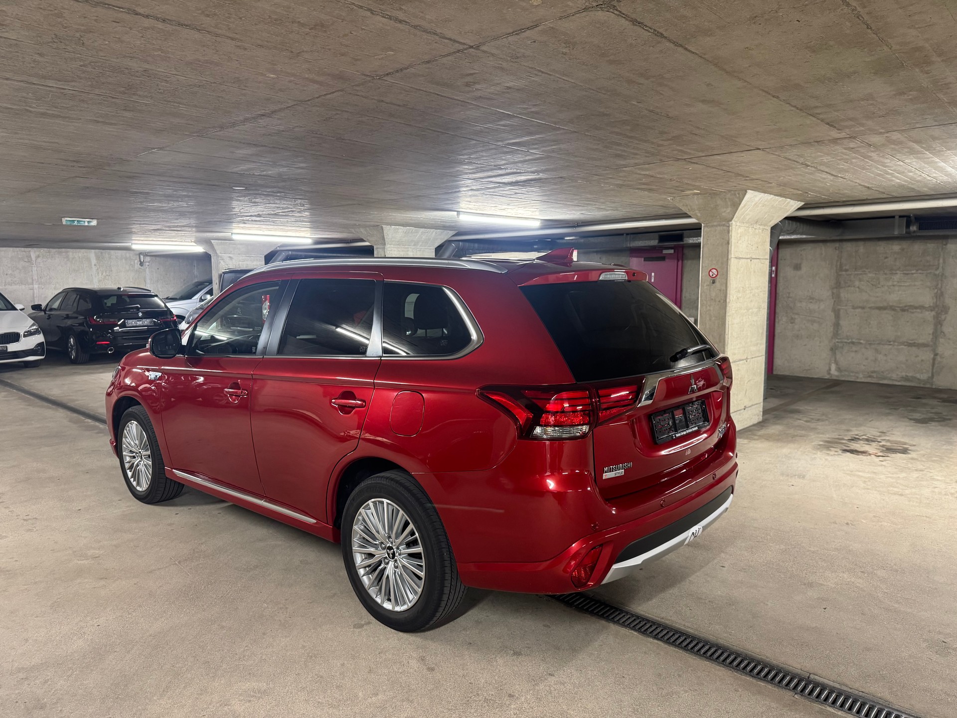 MITSUBISHI Outlander 2.0 PHEV Style 4WD Automatic-image-4