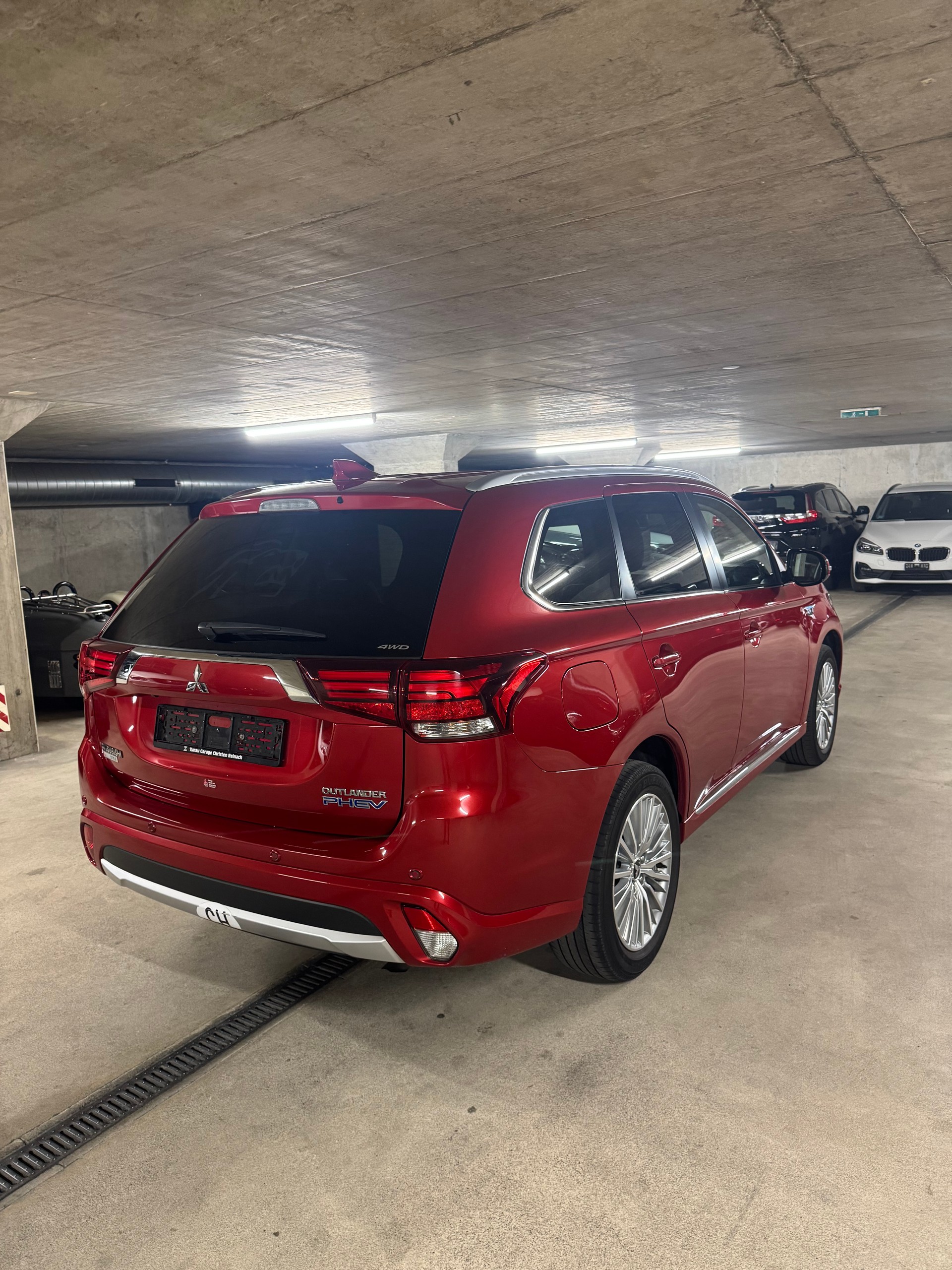 MITSUBISHI Outlander 2.0 PHEV Style 4WD Automatic-image-6