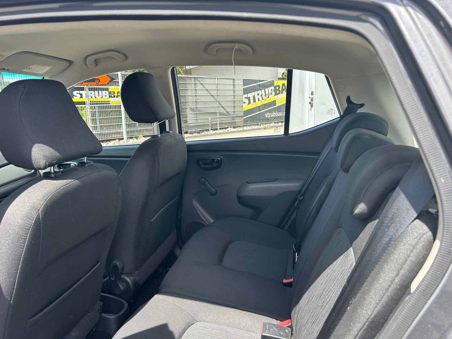 HYUNDAI i10 1.1 Comfort-image-5