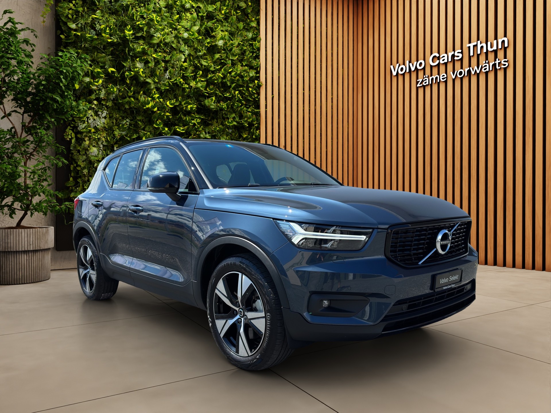 VOLVO XC40 1.5 T4 PiH R-Design-image-2