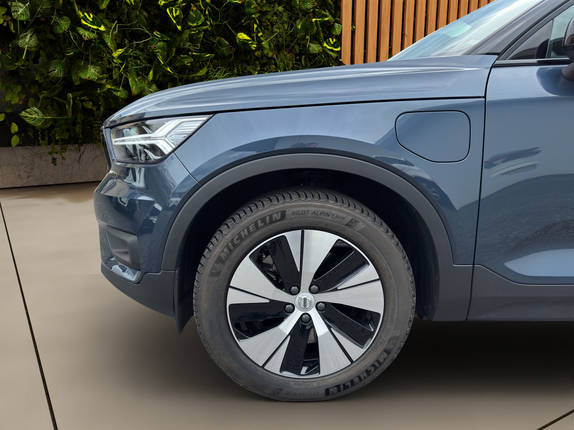 VOLVO XC40 1.5 T4 PiH R-Design-image-8