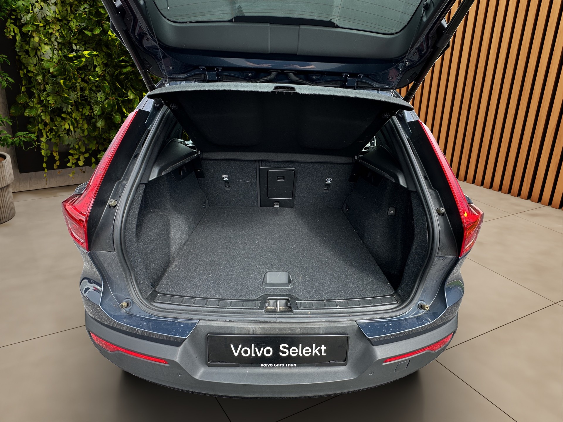 VOLVO XC40 1.5 T4 PiH R-Design-image-15