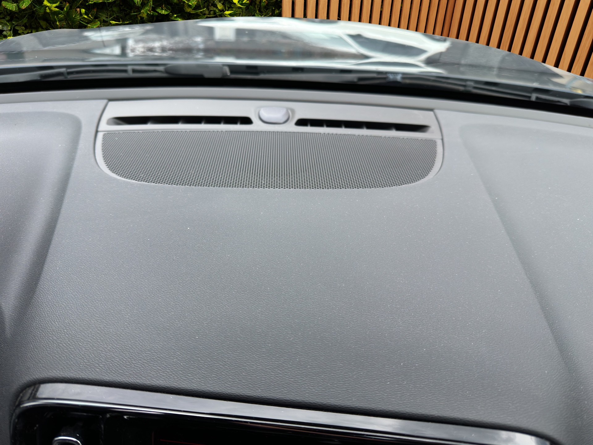 VOLVO XC40 1.5 T4 PiH R-Design-image-13